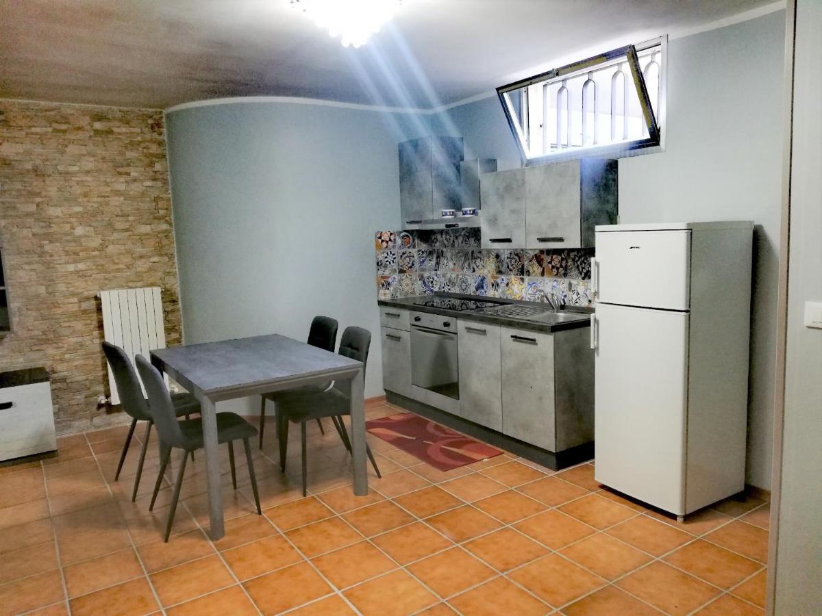 La Taverna Appartamento Scala A Chiocciola Фоллоника Экстерьер фото