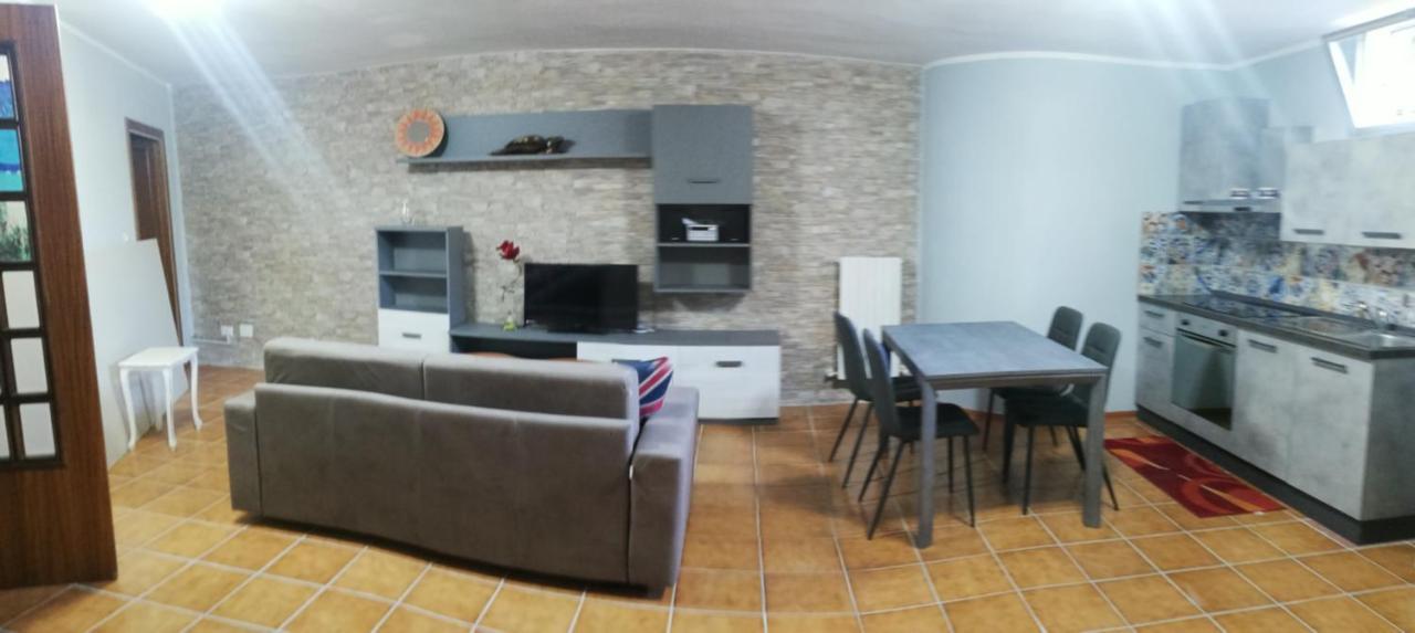 La Taverna Appartamento Scala A Chiocciola Фоллоника Экстерьер фото